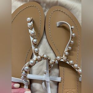 Tory Burch off-White Pearl-Embellished T-Strap Sandals